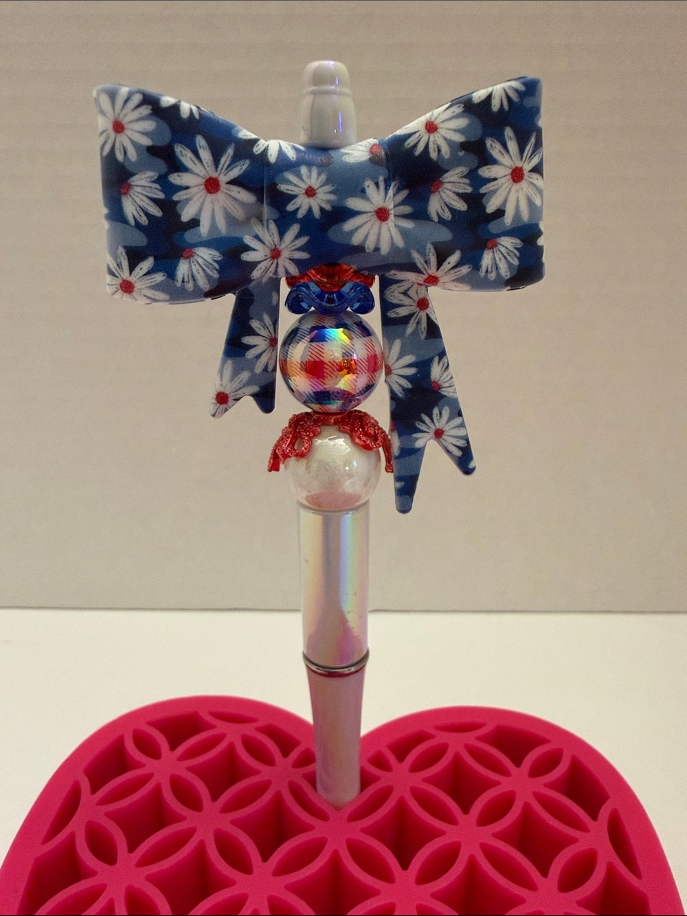 Daisy Bow Beaded Pen